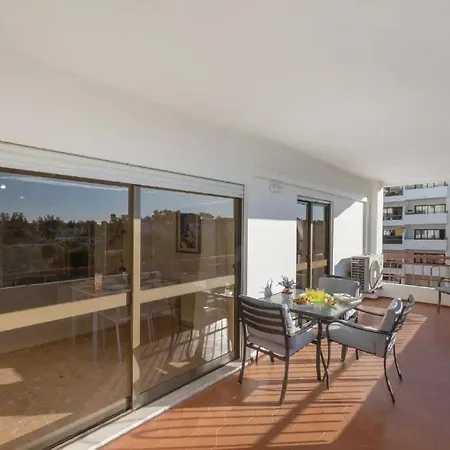 Becas House