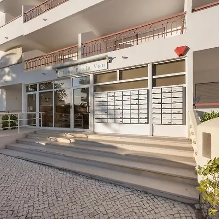 Becas House *